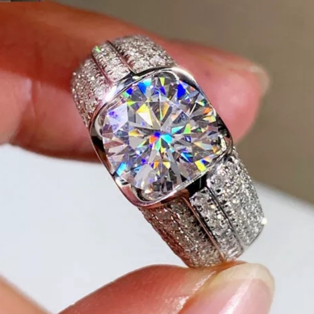 NEW💍18K WHITE GOLD DIAMOND HALO RING, CUTE RING, SHINY RING.